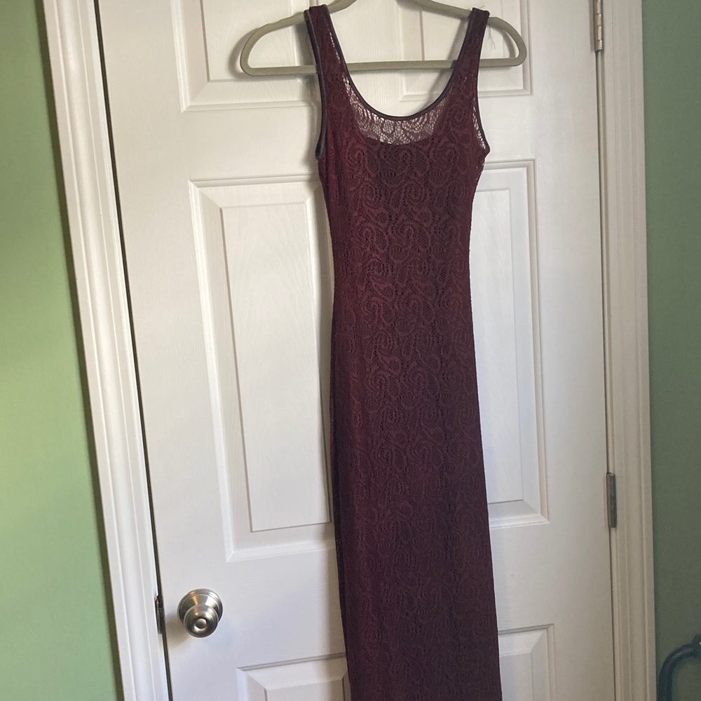 Burgundy lace maxi dress - Picture 2 of 3